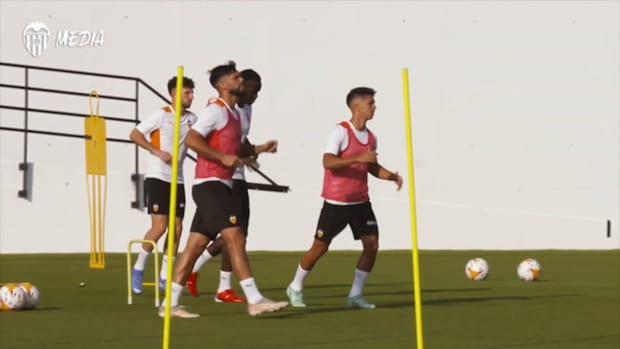 Valencia prepare to face AC Milan
